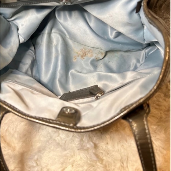 Shiny silver medium shoulder bag. With blue lining and silver hardware. - Picture 7 of 9